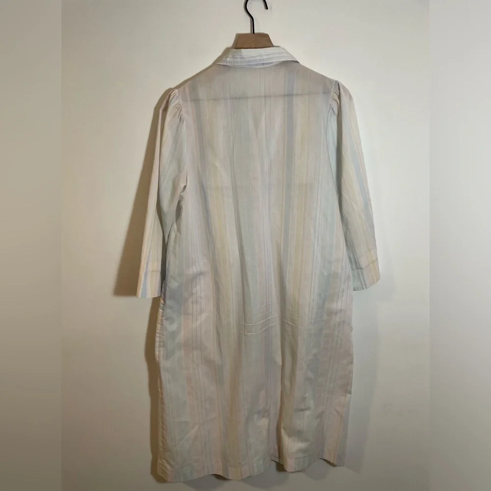 Retro Pastel GrannyCore House Coat Gown, Vintage Pleated Detail, Snap Buttons